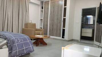 1 habitación, tabla de planchar con plancha, wifi gratis y ropa de cama