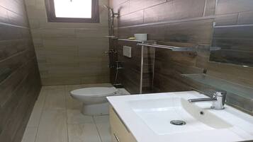 Toallas, jabón, papel de baño