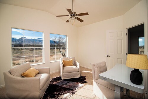 Casual desert getaway miles from Sierra Vista, Bisbee, and Tombstone