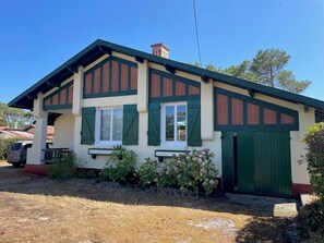 Exterior - Family home for 10 people, 600 m from the ocean – large garden (Mimizan)