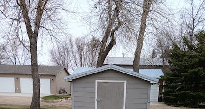 Charming 3-bedroom house with AC, WiFi in terrific Pick City