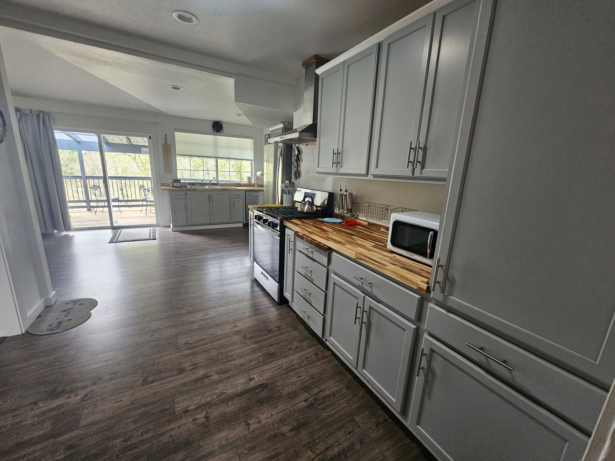 Micro-ondes, four, plaque de cuisson, lave-vaisselle