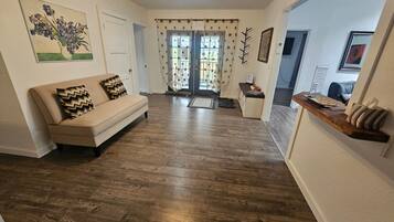 智能电视、壁炉、办公室