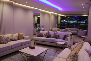 ฝ่ายต้อนรับ