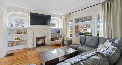 Cozy 2BR Duplex, Dog Friendly, Porch, Walkable, Near Lake Erie & CLE