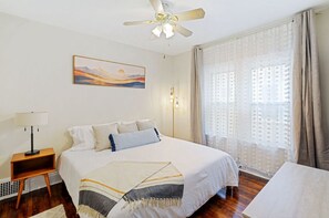 2 Schlafzimmer, Schreibtisch, Reisekinderbett, kostenloses WLAN