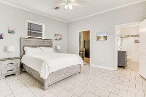 1 bedroom, iron/ironing board, WiFi, bed sheets - Charming 1-bedroom house in Pensacola close to downtown (Pensacola)