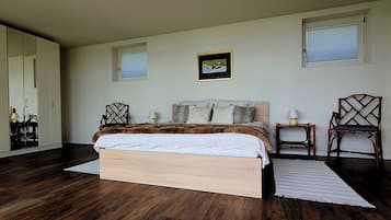 1 habitación, escritorio, wifi gratis y ropa de cama