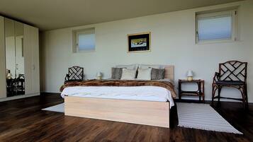 1 bedroom, desk, free WiFi, bed sheets