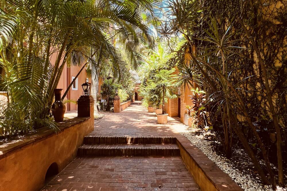 Paseo Colonial - Sabbatical 1