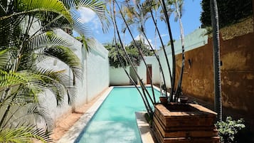 Hồ bơi ngoài trời