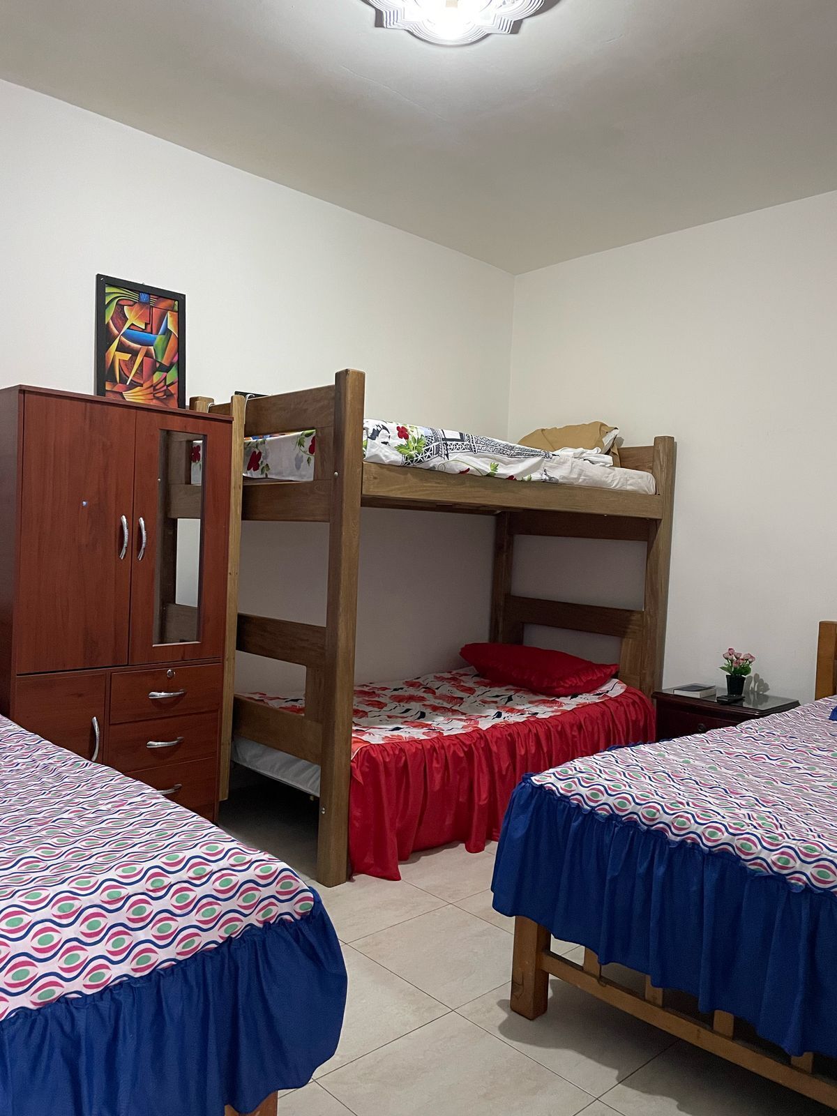 3 dormitorios, tabla de planchar con plancha, wifi y ropa de cama