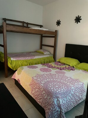 3 Schlafzimmer, Bügeleisen/Bügelbrett, WLAN, Bettwäsche