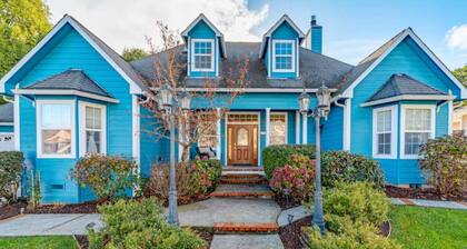 Dog-friendly, riverfront home on a cliff w/river views, private hot tub.