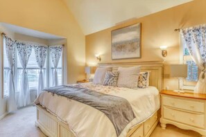 3 dormitoris, escriptori i planxa i posts de planxar 