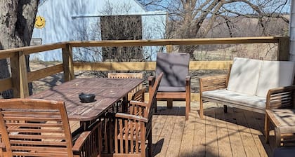 Private, Cozy, Driftless 2BR Farmhouse on 80 acres, 2 miles from Viroqua, WI