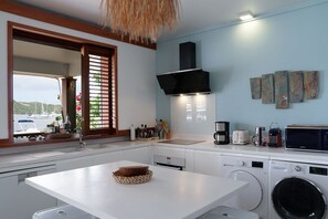 Kühlschrank, Mikrowelle, Ofen, Geschirrspüler