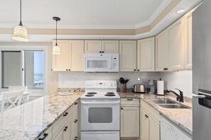 Fridge, stovetop