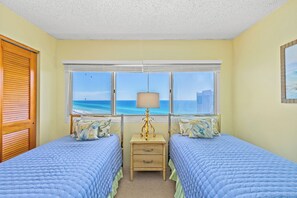 2 bedrooms, WiFi, bed sheets - Pinnacle Port, Penthouse 11 (Panama City Beach)