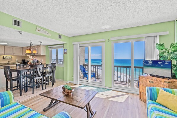 Living area - Pinnacle Port, Penthouse 11 (Panama City Beach)