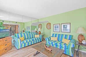Living area - Pinnacle Port, Penthouse 11 (Panama City Beach)