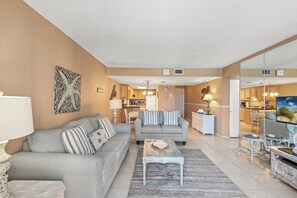 Living area - Pinnacle Port, B2-307 (Panama City Beach)