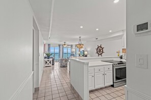 Réfrigérateur, plaque de cuisson