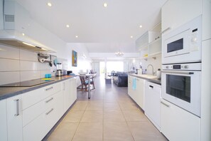 Réfrigérateur, micro-ondes, four, lave-vaisselle