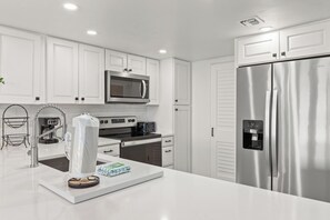 Fridge, stovetop