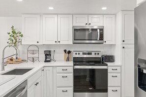 Fridge, stovetop - Pinnacle Port, C3-203 (Panama City Beach)