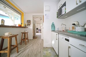 Réfrigérateur, micro-ondes, four, lave-vaisselle