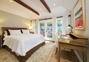 2 bedrooms, desk, iron/ironing board, WiFi