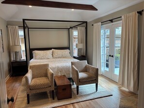 2 bedrooms, desk, iron/ironing board, WiFi