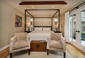 2 bedrooms, desk, iron/ironing board, WiFi