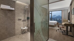 Room, 1 King Bed, Accessible | Bathroom | Hair dryer, slippers - Hilton Garden Inn Zhangjiajie Tianmen Mountain (Zhangjiajie)