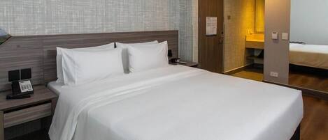 Frigobar, cofres nos quartos, individualmente decorados, escrivaninha