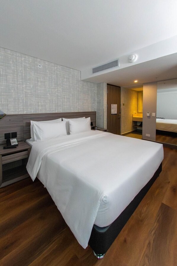 Minibar, safe på rommet, individuelt dekorert og skrivebord