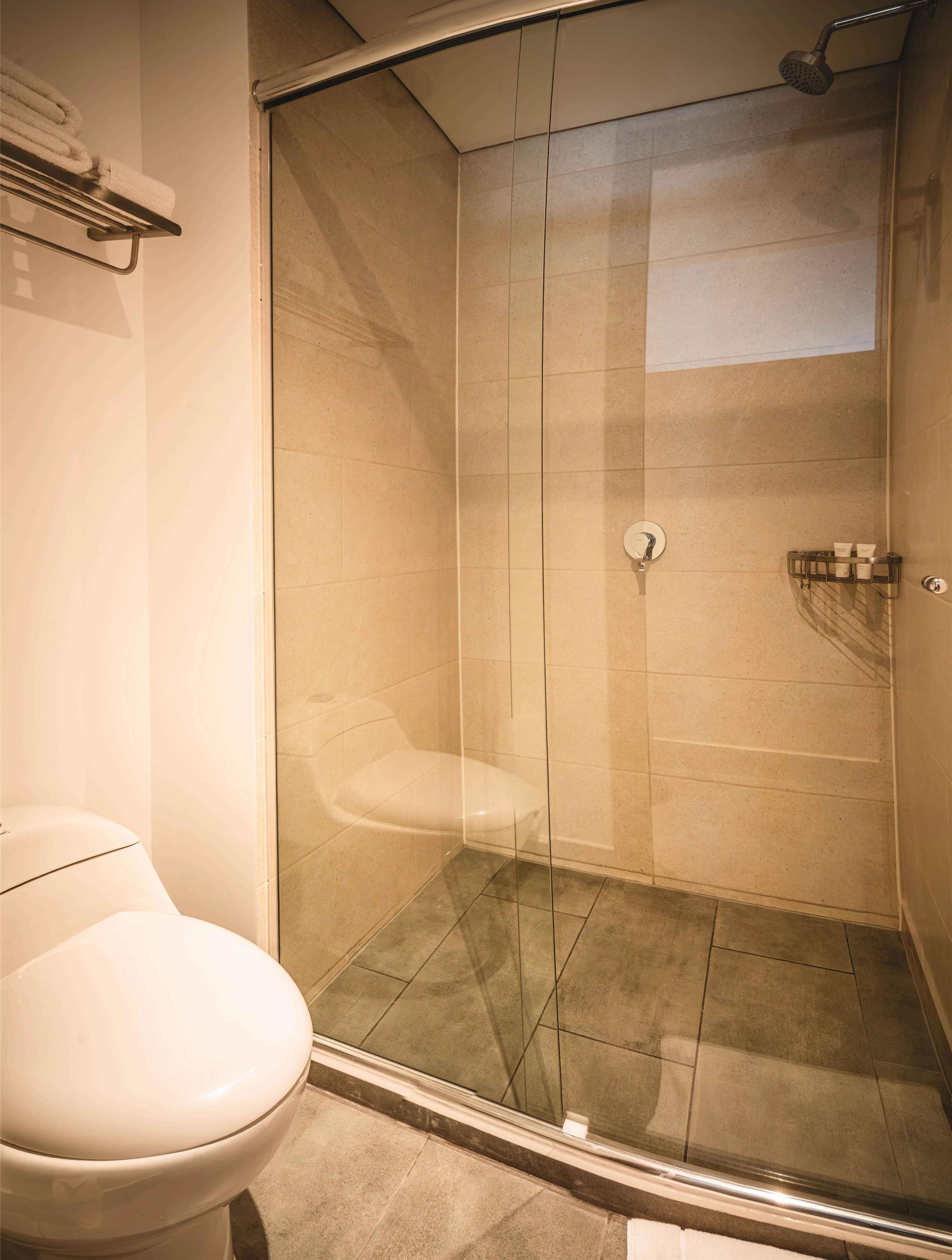 Badkamer met douche