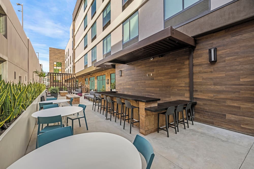 Home2 Suites By Hilton Riverside Downtown