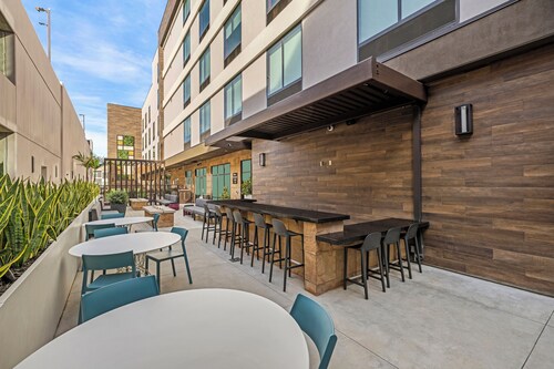 Home2 Suites By Hilton Riverside Downtown