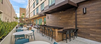 Home2 Suites By Hilton Riverside Downtown