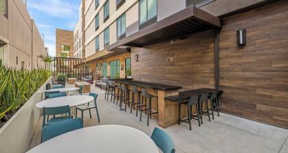 Home2 Suites By Hilton Riverside Downtown