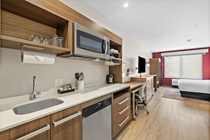 Refrigerador, microondas, lavavajillas, cafetera/tetera