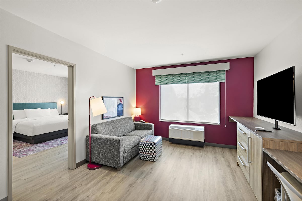 Premium bedding, in-room safe, desk, blackout drapes