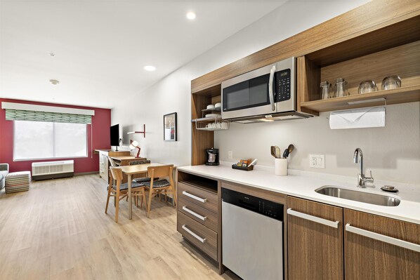 Fridge, microwave, dishwasher, coffee/tea maker - Home2 Suites By Hilton Riverside Downtown (Riverside)