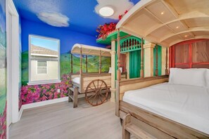8 bedrooms, iron/ironing board, WiFi, bed sheets