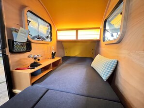 1 bedroom, bed sheets - Special overnight accommodation at the MENAVA farm in Kraichgau (Sinsheim)