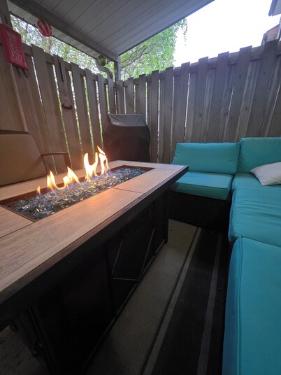 Modern/Retro 1br Condo by Exceptional Stays