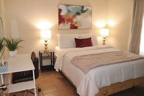 2 soverom, skrivebord, strykejern/-brett og wi-fi (inkludert)