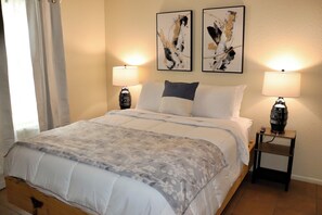 2 slaapkamers, een bureau, een strijkplank/strijkijzer, gratis wifi